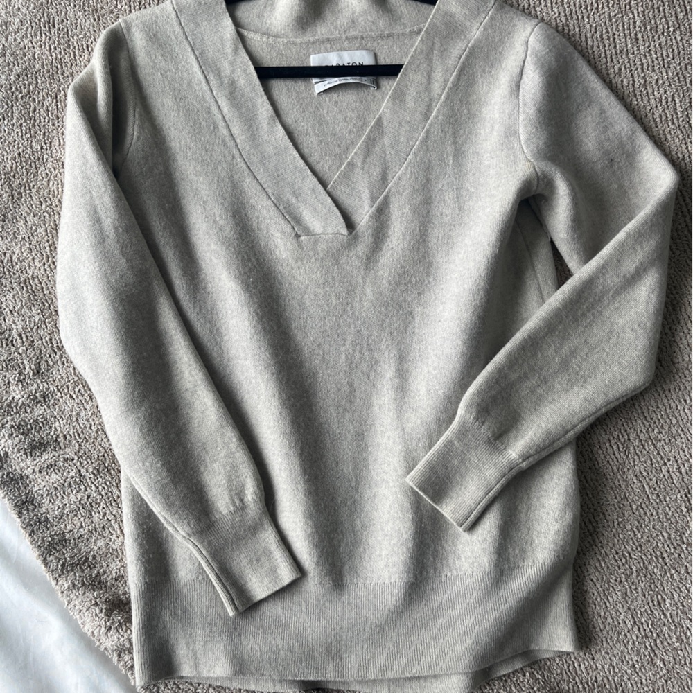 Beautiful Babaton X Aritzia Sweater